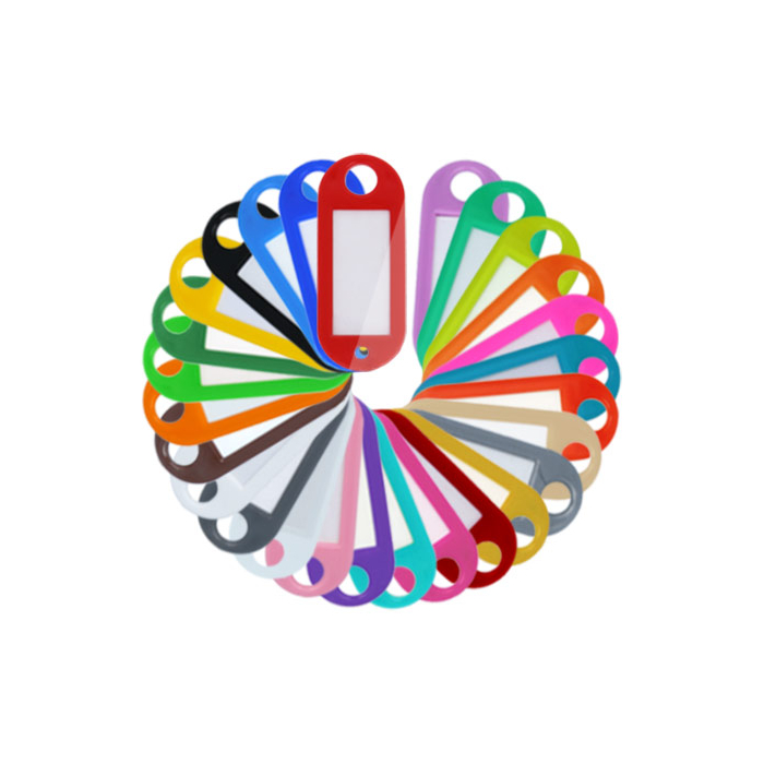 10 plastových přívěsků na klíče